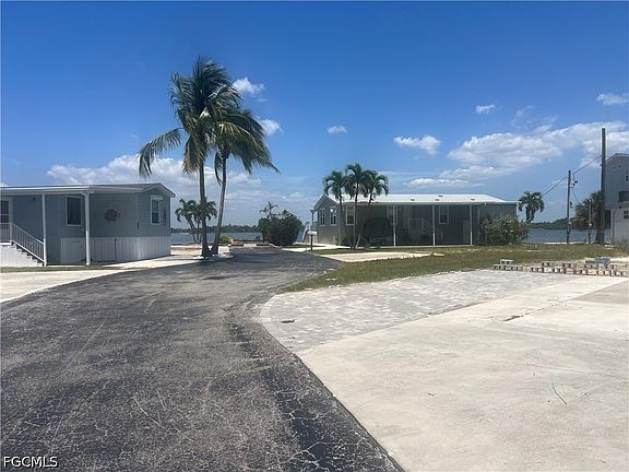 3rd image of 20 Helen Ln