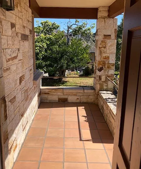 `54 Front entrance
