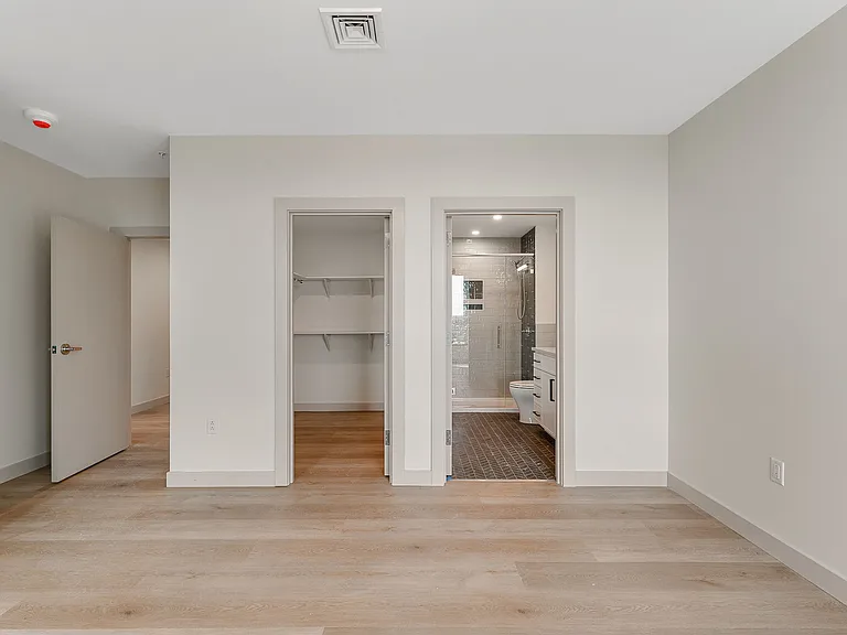 Bank Street Apartments — Photo 43