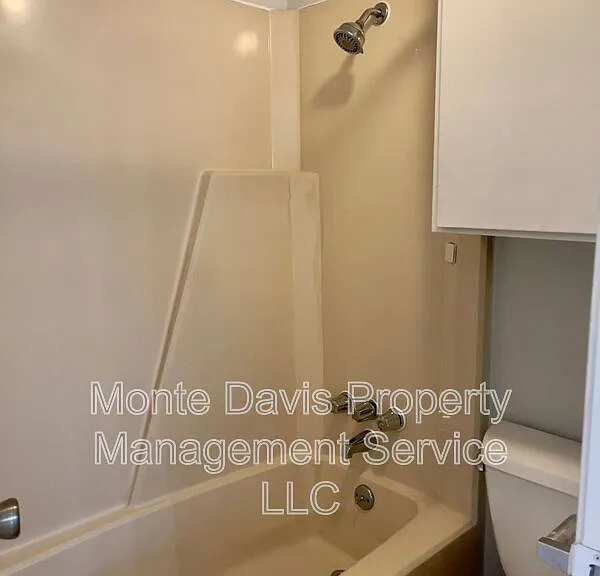 513 S Park Dr #304 — Photo 9