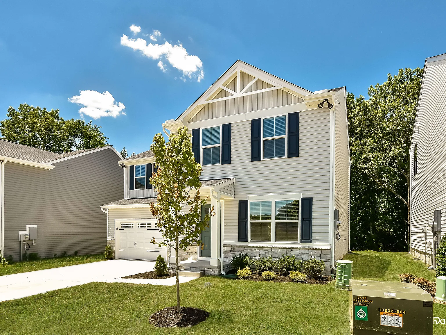 3 bed, 2.5 bath, 1440 sqft, $2,185 — Photo 2