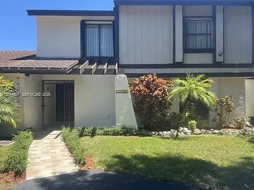 3 bed, 2.5 bath, $3,300 — Photo 2