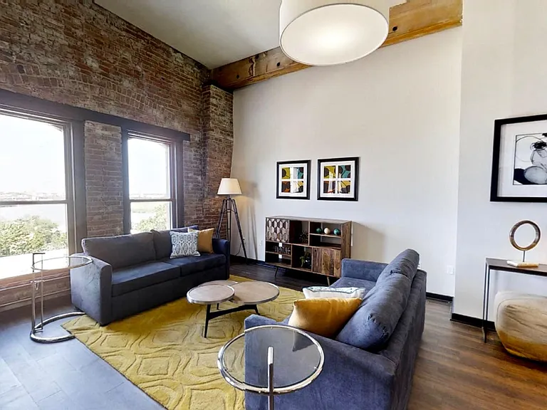Landmark Lofts Apartments — Photo 32