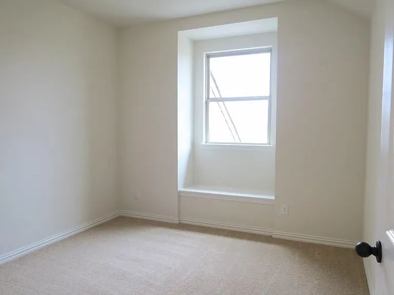15704 Governors Island Way — Photo 28