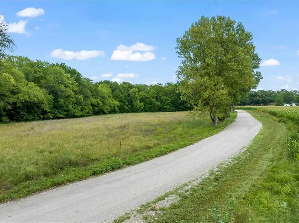 25890 Stewart Ln, Paola, KS 66071
