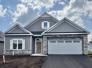3660 Coral Bell Dr, Shakopee, MN 55379