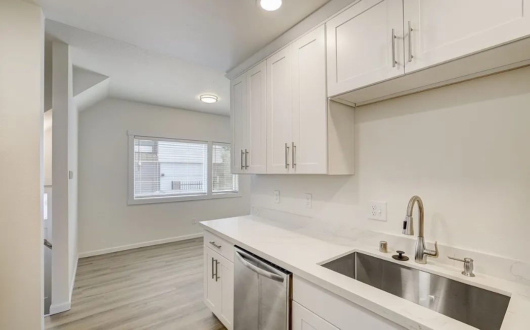 3 bed, 750 sqft, $1,974 — Photo 4