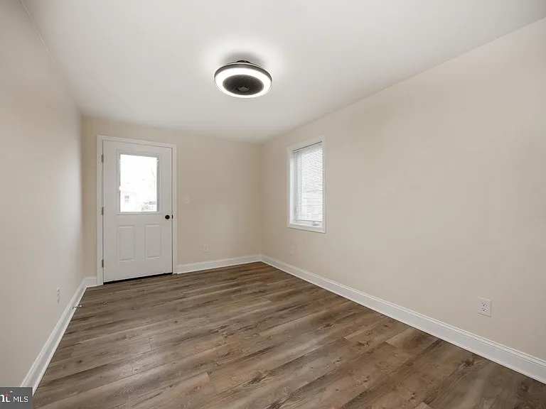 325 W Barnard St W — Photo 35