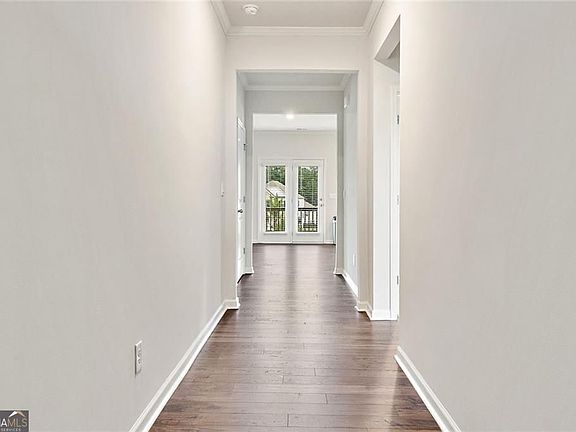 4th image of 594 Sweet Bay Ln