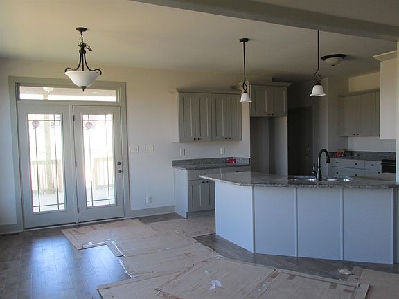 5th image of 320 Brigg Dr