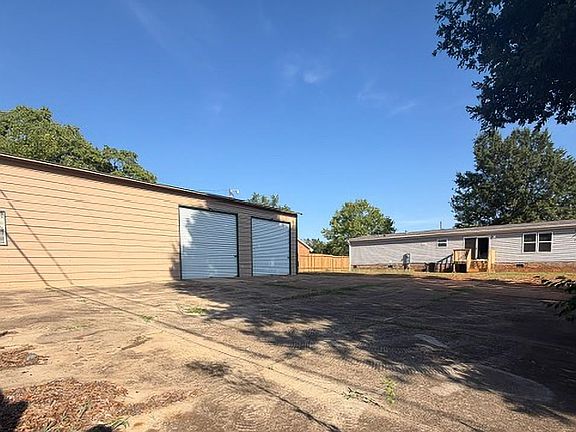 5th image of 210 Thompson Rd