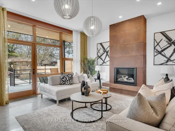 38 Smithfield Dr, Toronto, ON M8Y 3M2
