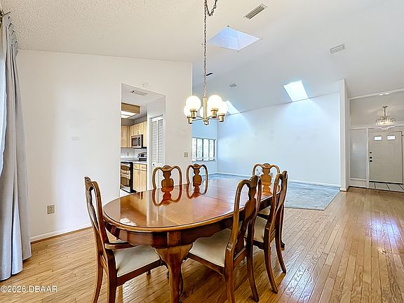 5th image of 2 Ferndale Ln
