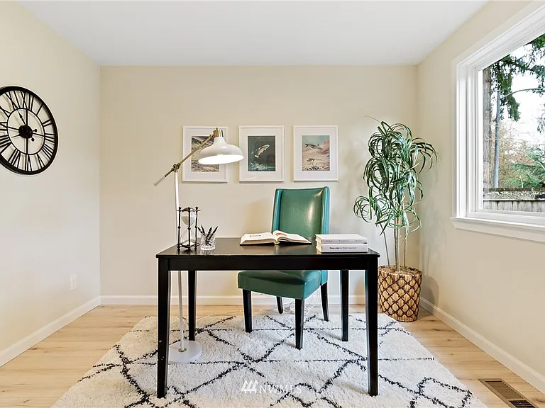 Den/Bedroom