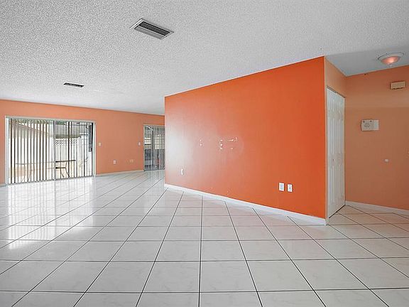 5th image of 394 Marion Oaks Dr