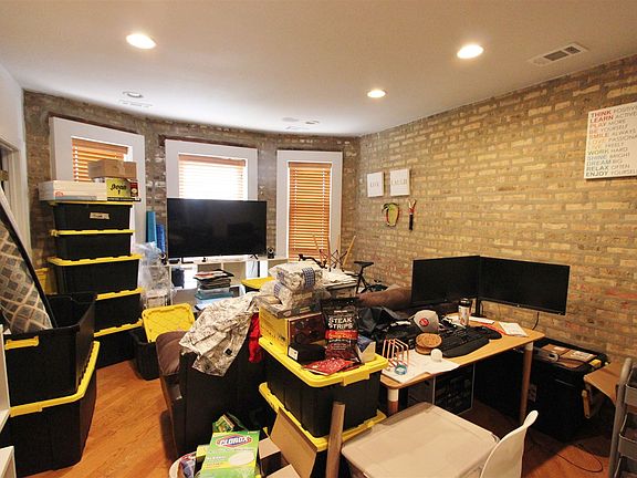 3rd image of 5659 N Magnolia Ave APT 3W