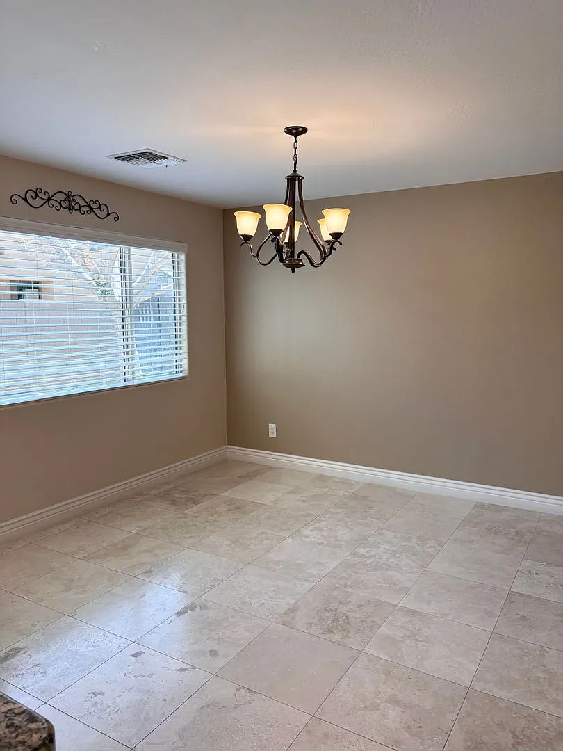 **Stunning 4 Bedroom/3 Bathroom/2 Car Garage/Gated Community Home In Mesa (Southern & Lindsay)** — Photo 4