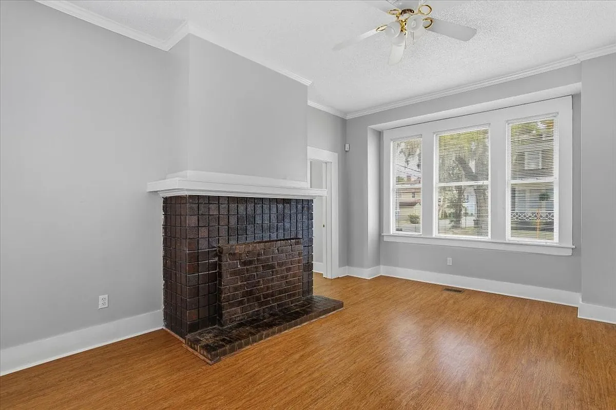 Building Photo - 536 E 40th St