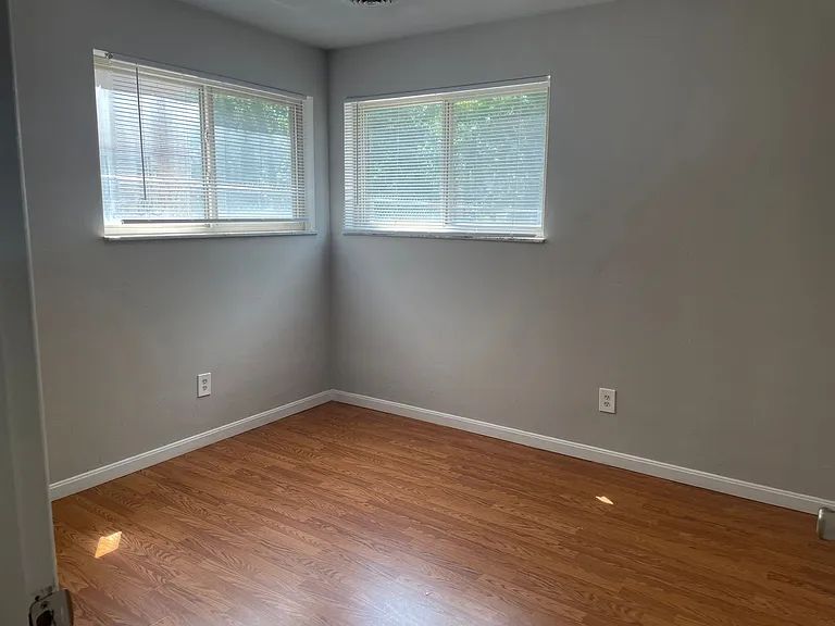 545 Lowell Ave — Photo 16