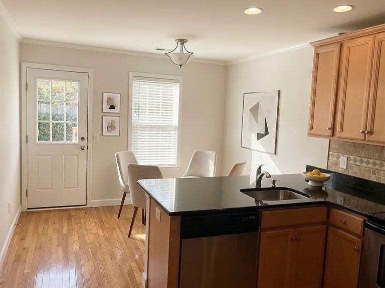 200 Clover Ct — Photo 4
