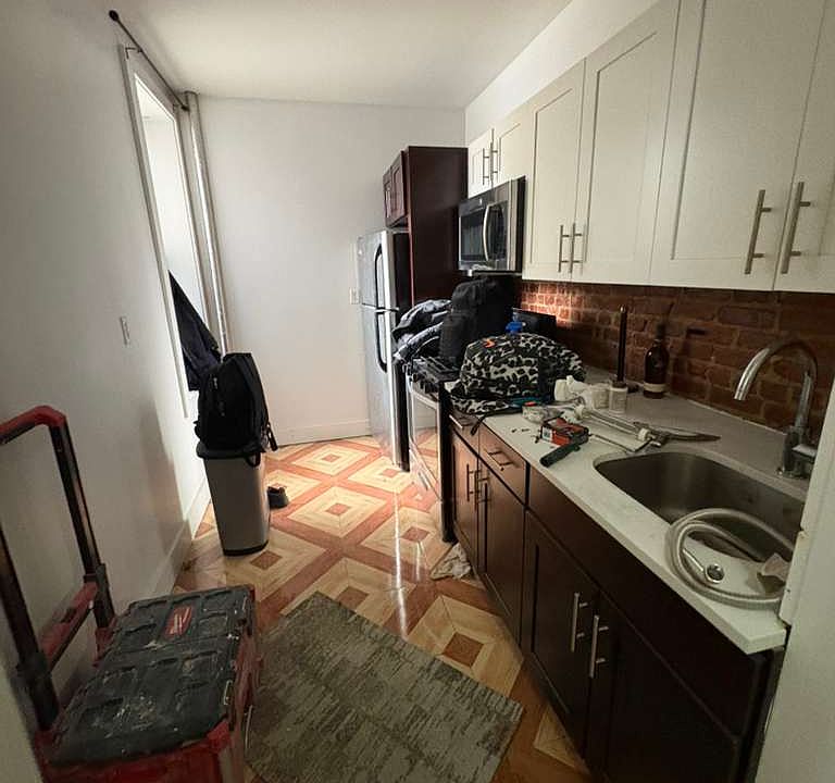 2nd image of 680 Hancock St #1F
