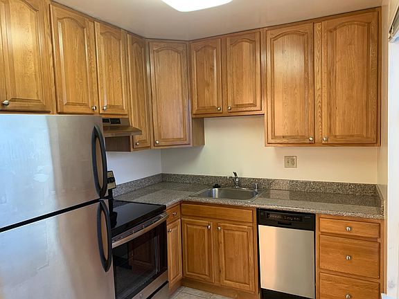 3rd image of 4225 Cesar Chavez St #5