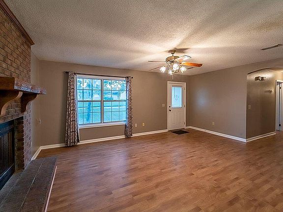 2nd image of 2421 Creekwood Dr