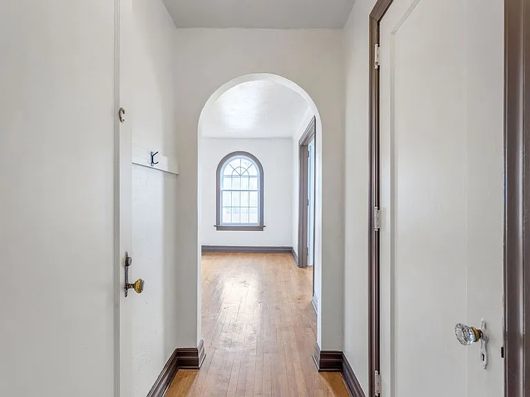 Windsor Court Apartments — Photo 5