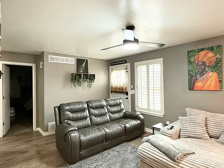 4555 Genoa St — Photo 9