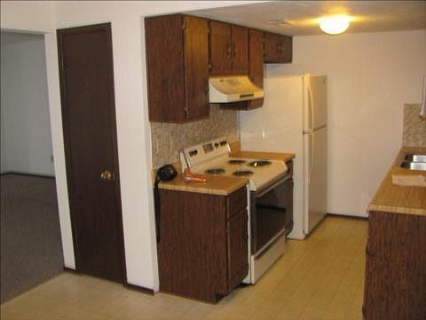 4th image of 1037 Brookshire Ct