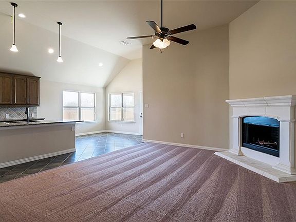 3rd image of 1812 Silver Oaks Dr