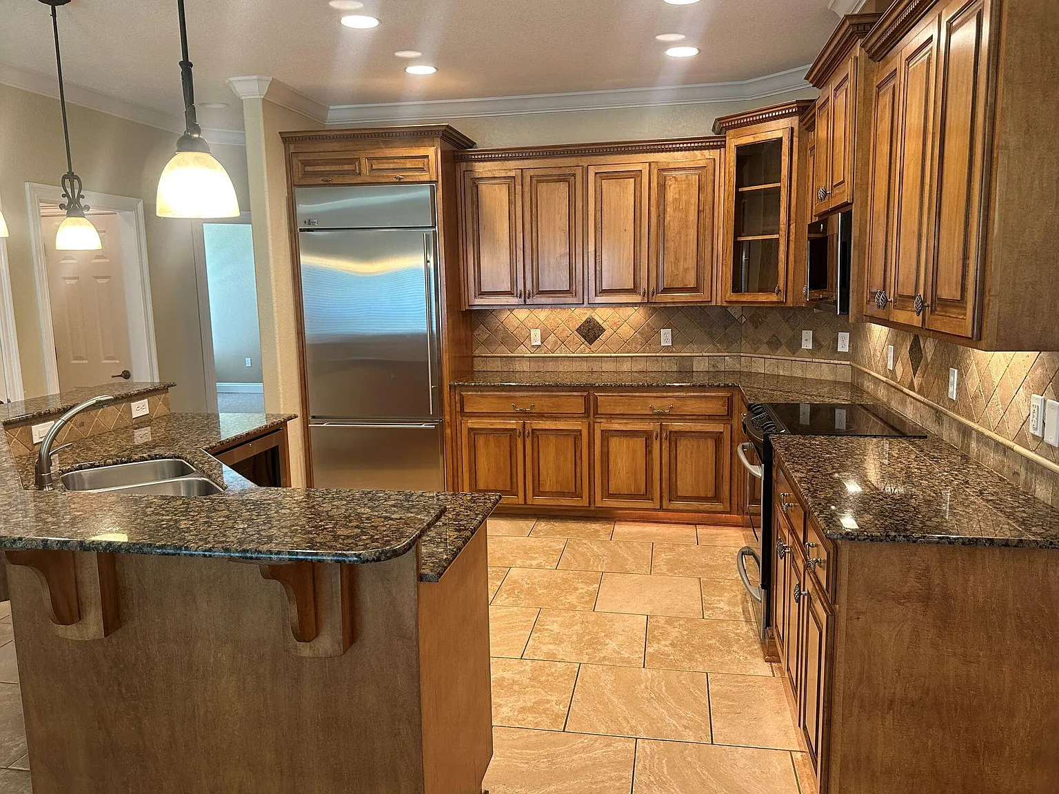 3 bed, 2.0 bath, 2502 sqft, $2,800 — Photo 2
