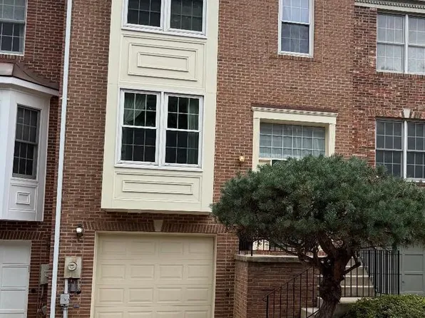 4 Carriage Walk Ct, Gaithersburg, MD 20879