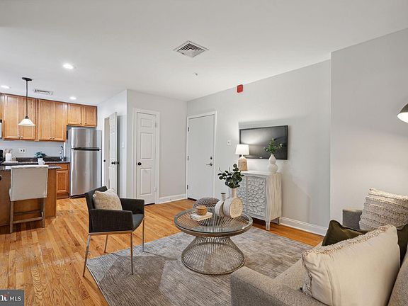 4th image of 1929 Wallace St APT 3B