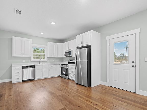 5th image of 596 Beach Rd