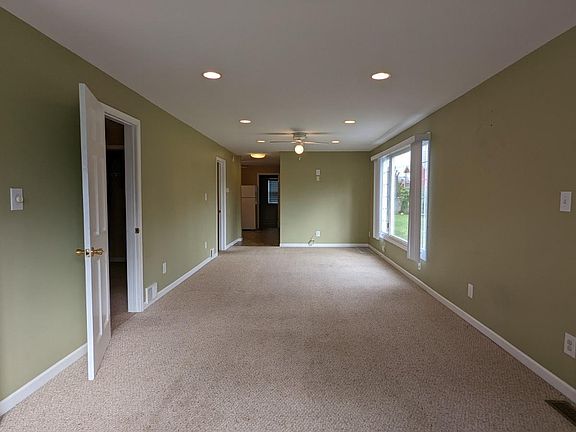 5th image of 13 Reo Ave #1