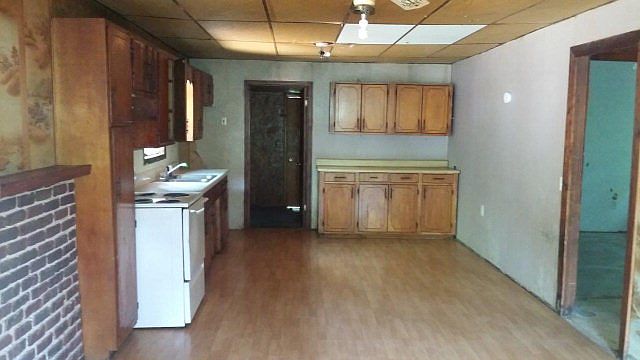 2nd image of 1705 Magnolia Ave
