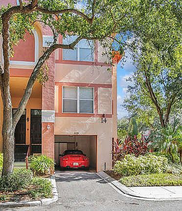 One car garage with tandem