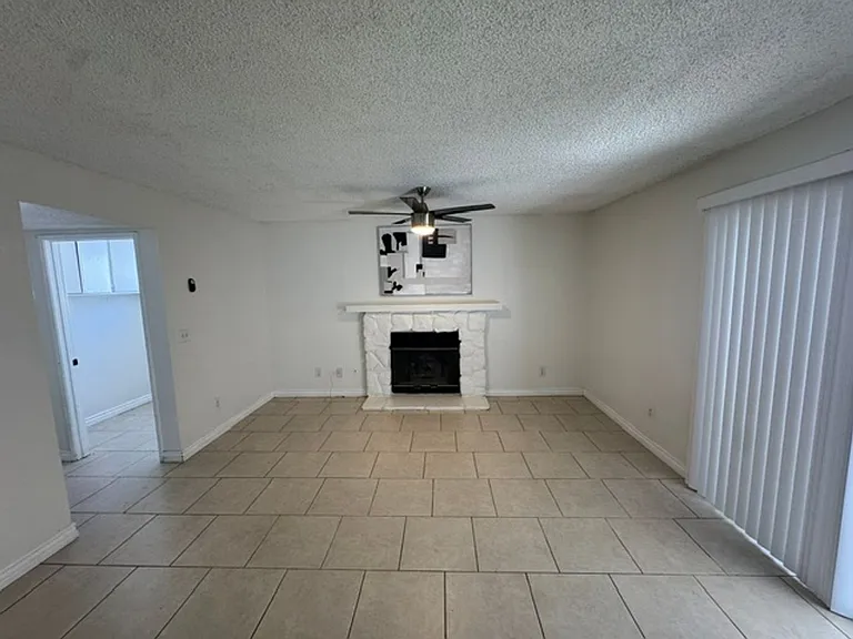 409 Wimbledon Dr — Photo 3