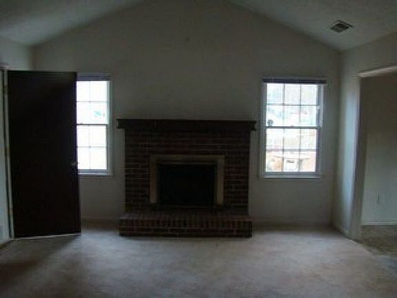3rd image of 1502 Daniel Ln