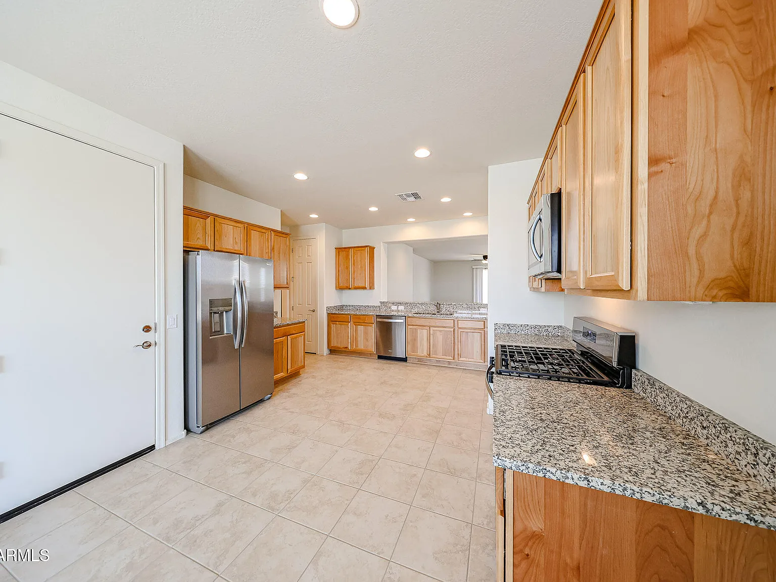 3 bed, 2.0 bath, 1959 sqft, $2,400 — Photo 2
