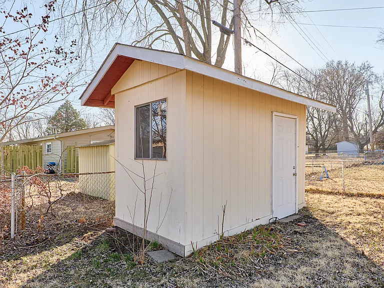 495 Versailles Dr — Photo 23