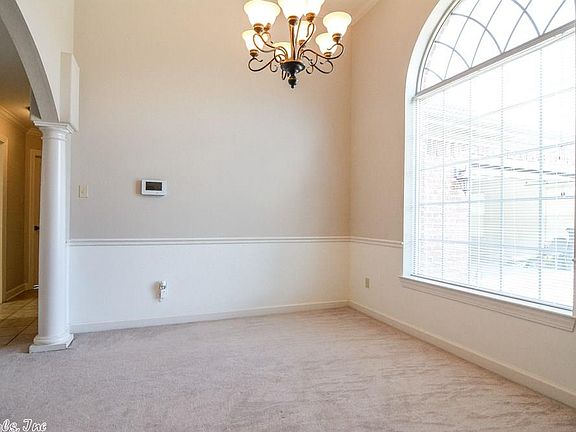 4th image of 798 Jamestown Cir