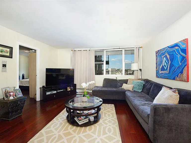 6040 Kennedy Blvd E #8 — Photo 3