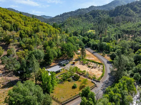 15551 E Evans Creek Rd, Rogue River, OR 97537