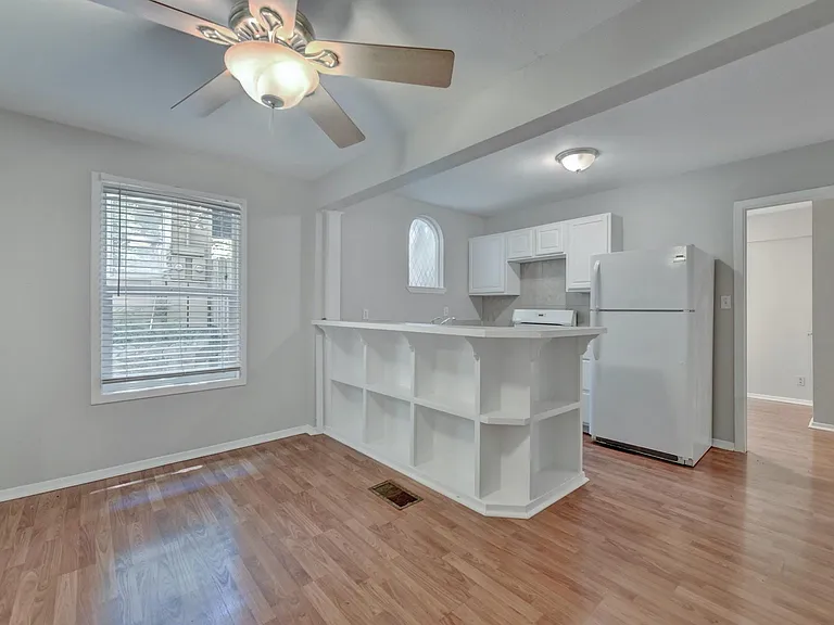 2712 Whitis Ave #B — Photo 2