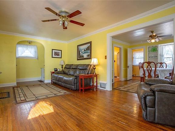 3rd image of 19431 Renwood Ave