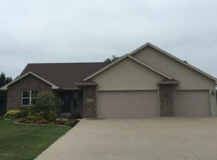 W6984 Angel Hill Dr, Greenville, WI 54942