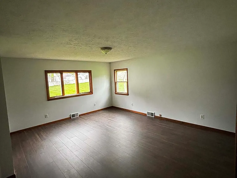 92 Daytona Ave — Photo 15