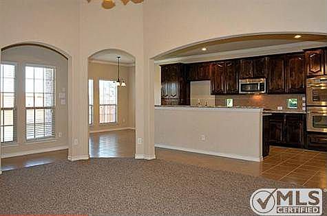 5th image of 4104 Plymouth Dr